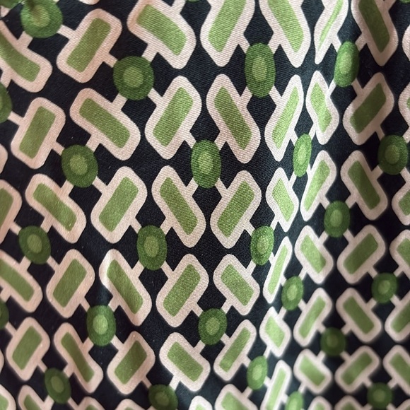 Banana Republic Silk Green Geometric Green and Navy Blouse/ Size small - Picture 5 of 8